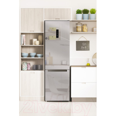 Холодильник с морозильником Indesit ITS 5200 G